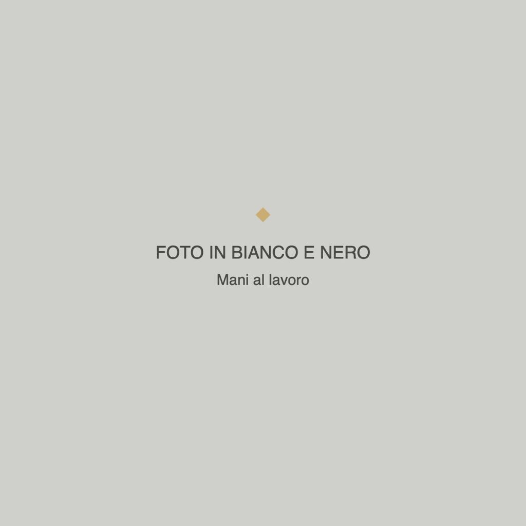 Mani di Marinella al lavoro su un gioiello